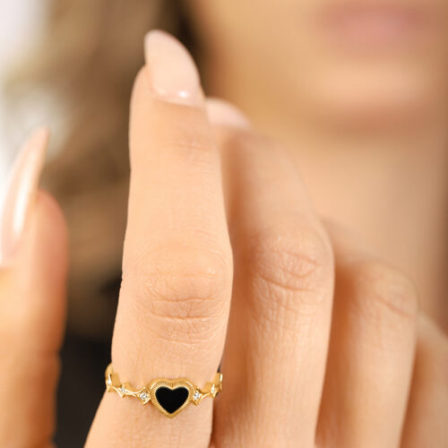 טבעת לב וינטאג׳ עם אמייל שחור וכוכבים משובצים יהלומים לבנים