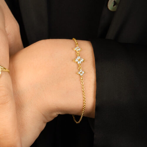 צמיד עדין חוליות מעוצבות משובץ יהלום לבן במרכז