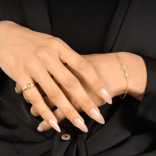 טבעת חותם עדינה עם לב כפול משובץ יהלום לבן