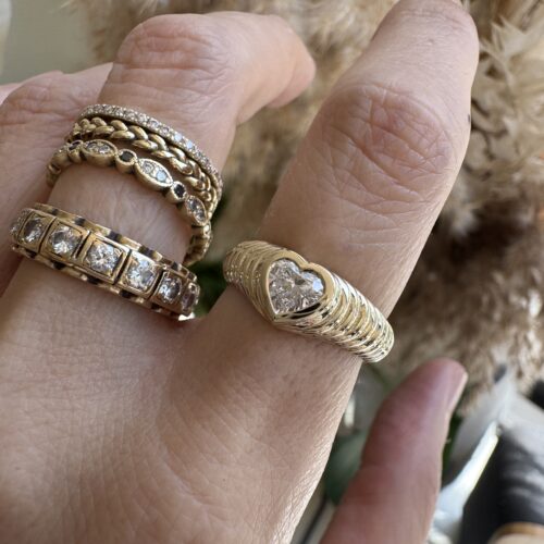 טבעת לב חותם מיוחדת משובצת יהלום מעבדה לבן בחיתוך לב