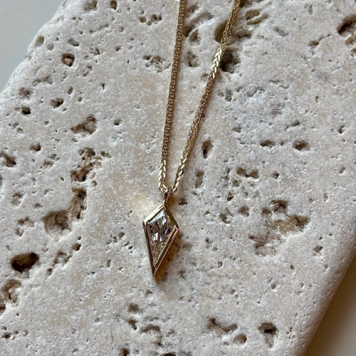 שרשרת זהב 14 קארט צהוב עם יהלום עפיפון מעבדה במסגרת זהב מושלמת - מהדורה מוגבלת