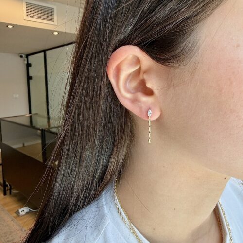 עגיל צמוד משובץ יהלום מרקיזה עם סליל זהב