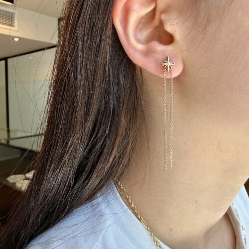 עגיל פרח זהב עם יהלום מרקיזה קטן במרכז ו 2 שרשראות נופלות