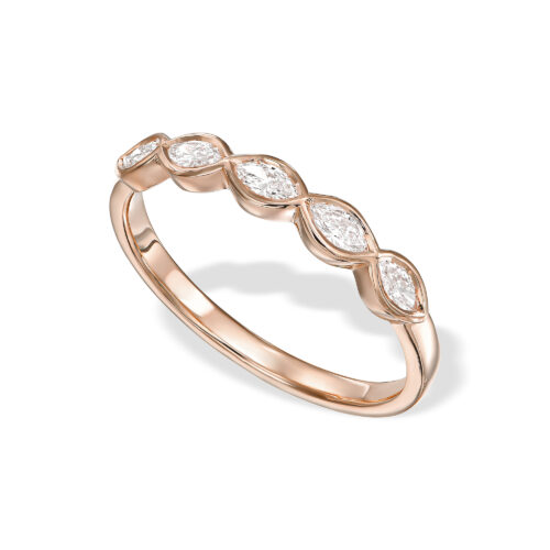 טבעת 5 יהלומי לבנים מרקיזה במסגרת זהב עדינה