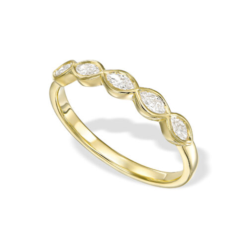 טבעת 5 יהלומי לבנים מרקיזה במסגרת זהב עדינה